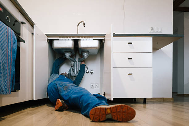 Professional Emergency Plumber technician working in Sun Valley, PA